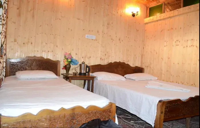 hotels for few hours in hotel paradise srinagar