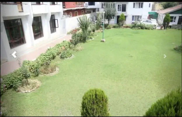 hotels for couple in hotel paradise srinagar
