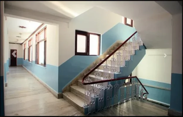 hotels for unmarried couples in hotel paradise srinagar