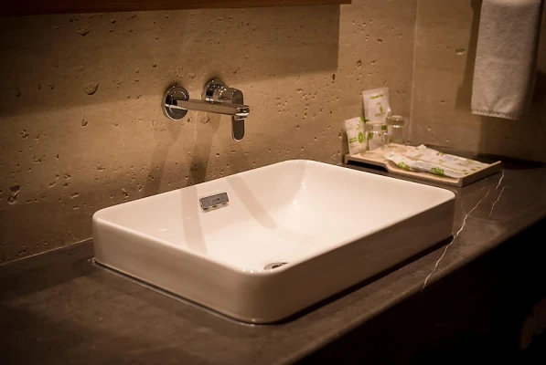 jacuzzi hotel in shivpora, srinagar - lemon tree hotel srinagar