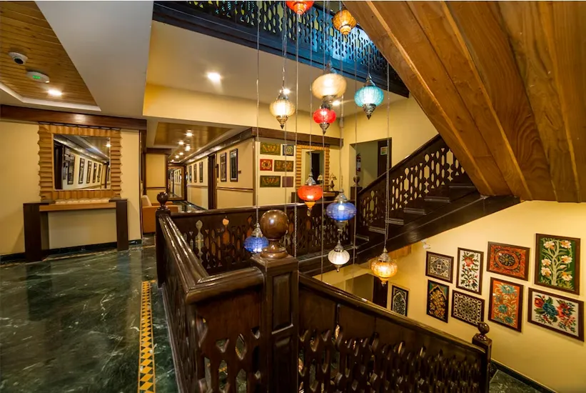 shivpora, srinagar hotel booking - lemon tree hotel srinagar