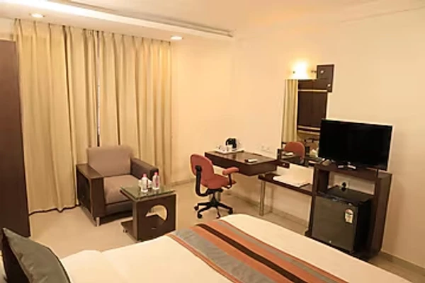 hotel near surat railway station - click hotel yuvraj
