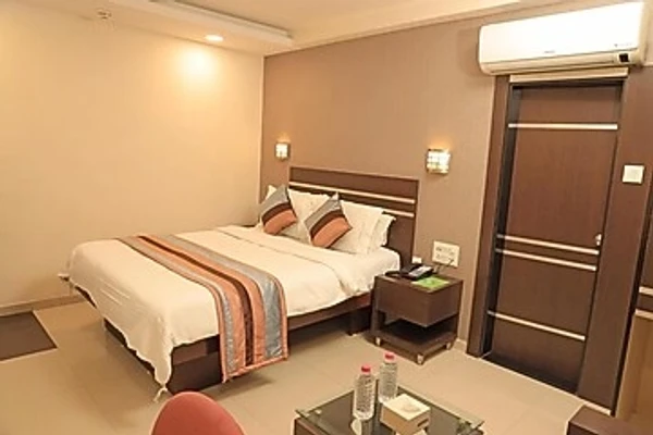 online room booking in varachha, surat - click hotel yuvraj