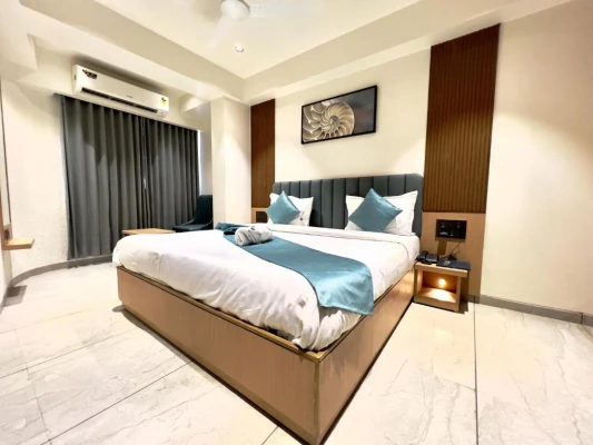 family hotel with pool in vesu, surat - hotel comfort