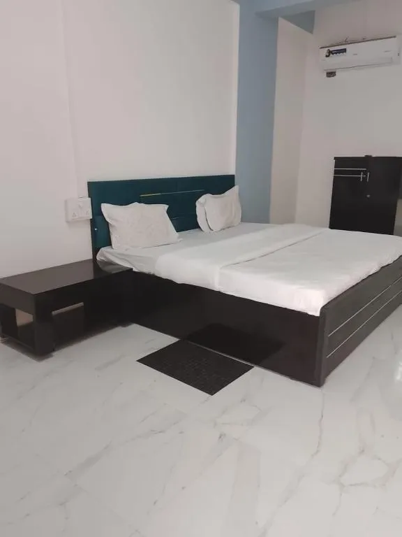 couple hotels in hotel krishna rooms surat