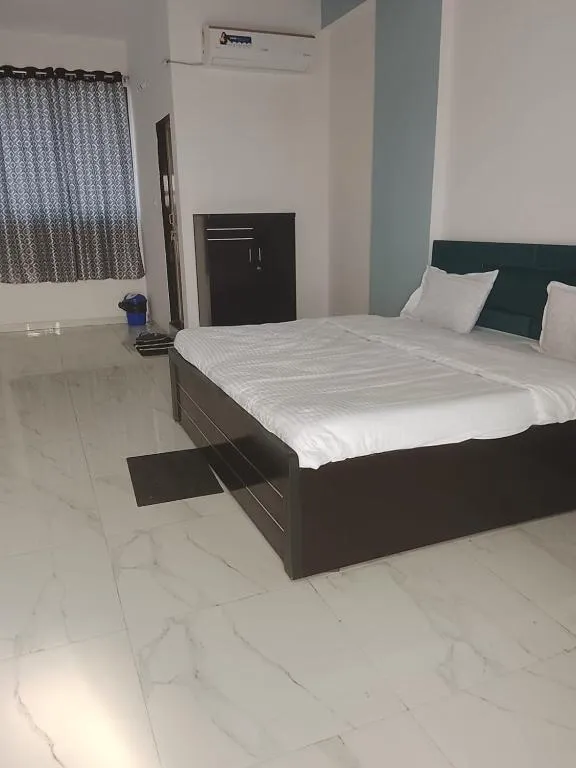 best couple hotels in hotel krishna rooms surat