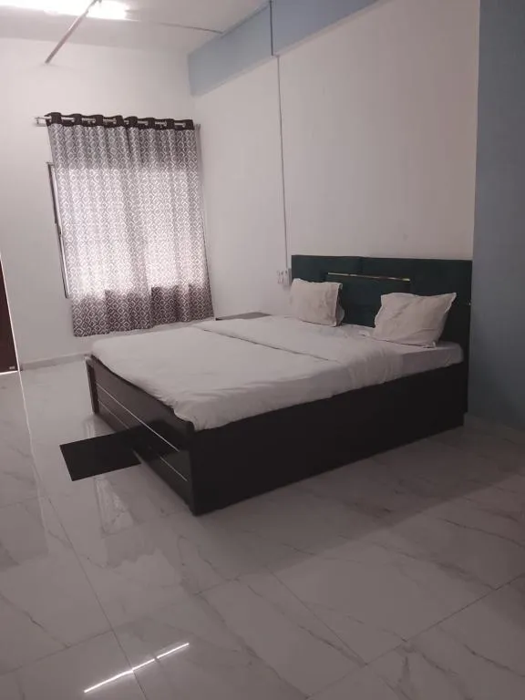 top hotels in hotel krishna rooms surat