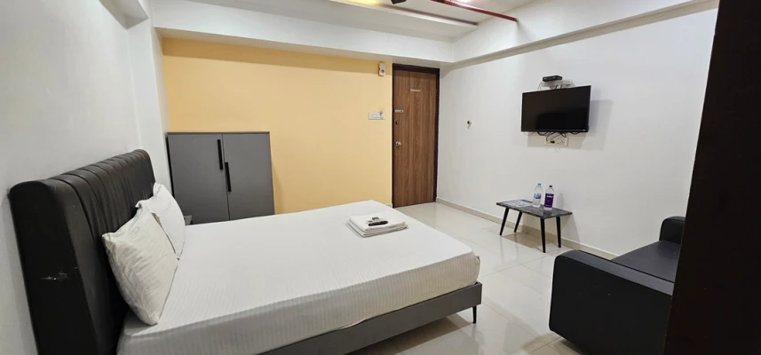 best cheap hotels in hotel lennox surat