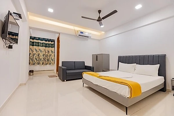 hotels for couple in hotel lennox surat