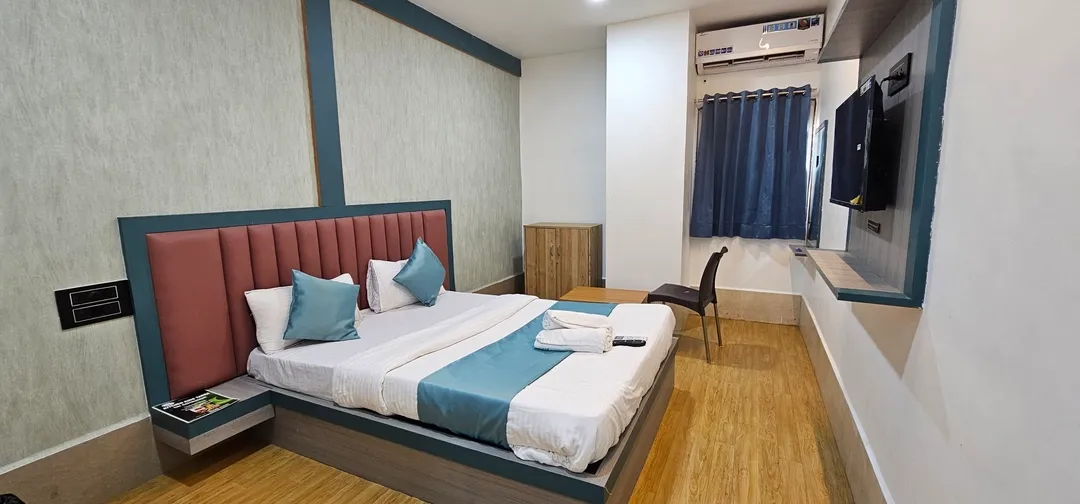 hotel in bhimrad, surat for family - hotel radiyesan gold