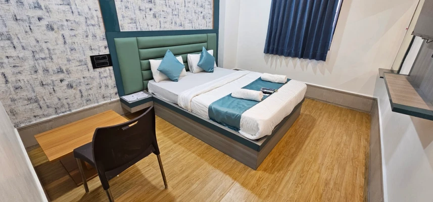 best hotel stay in hotel radiyesan gold surat