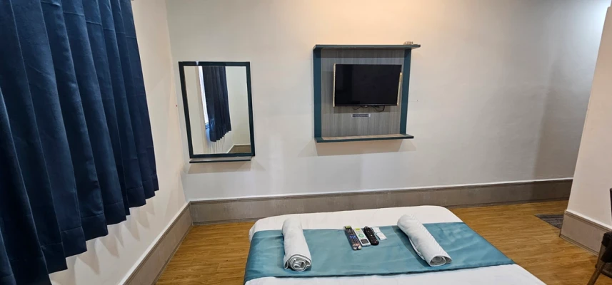 day use hotels in hotel radiyesan gold surat