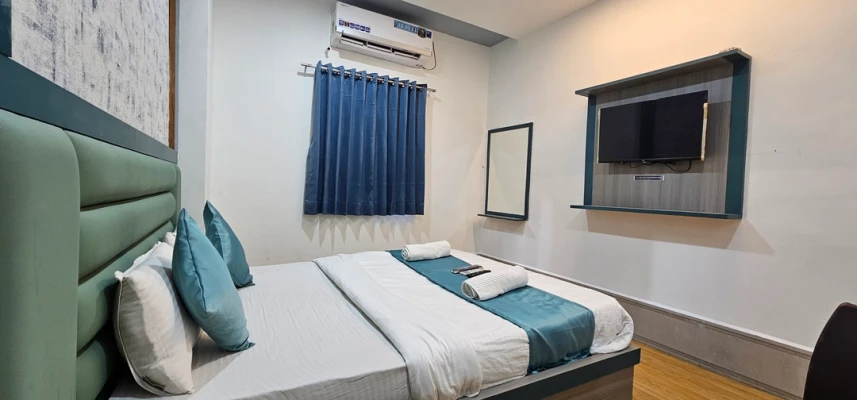 couple hotels in hotel radiyesan gold surat