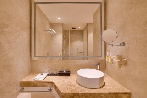 family hotel with pool in railway station, thiruvananthapuram - lemon tree premier thiruvananthapuram