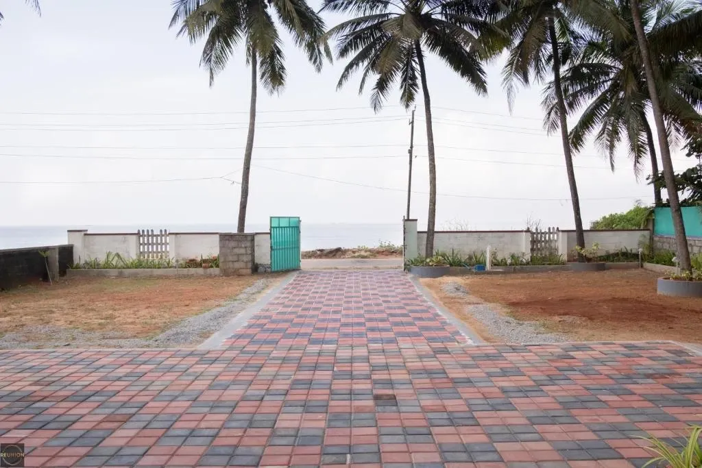 hotel room booking in venpalavattom, thiruvananthapuram - ocean waves villa