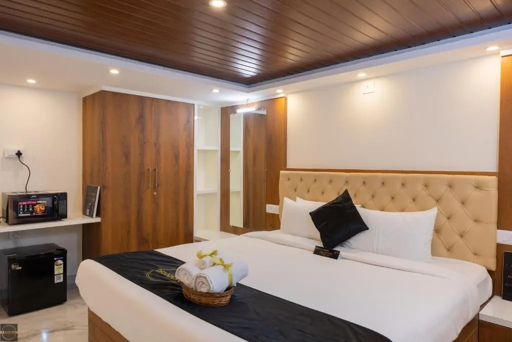 hotel in venpalavattom, thiruvananthapuram for family - ocean waves villa