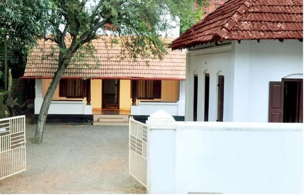 Homestay in naikkanal, thrissur with Kitchen - wariyam heritage