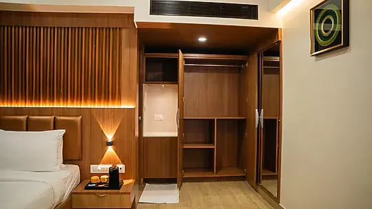 hotel with bar in w blvd road, tiruchirappalli - hotel m7 plaza