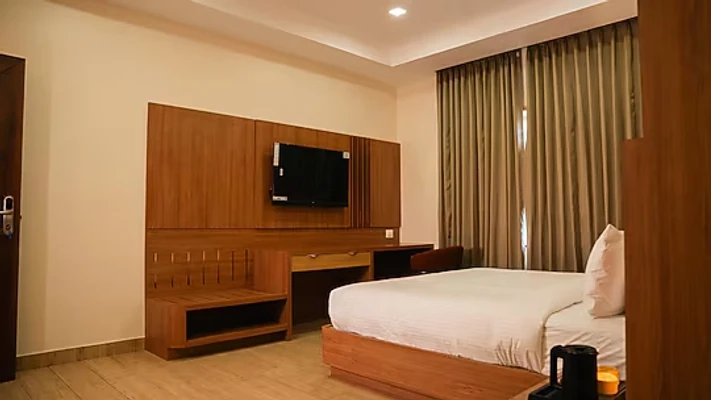 hotel with banquet hall in w blvd road, tiruchirappalli - hotel m7 plaza