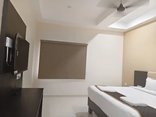 hotel with free parking in maruthi nagar, tirupati - hotel raaga inn