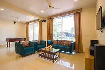 hotel in badgaon, udaipur for family - alaya stays roohmon's 5 bhk with private pool, garden & bar