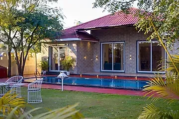 budget hotel in badgaon, udaipur - alaya stays roohmon's 5 bhk with private pool, garden & bar