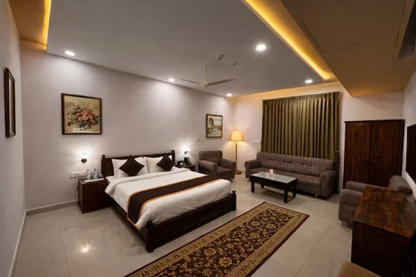 hotel with free parking in fateh sagar road, udaipur - daksh the fateh retreat-udaipur