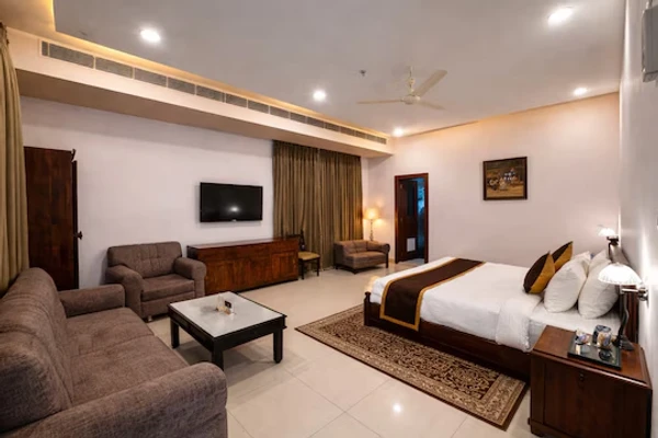 hotel with bar in fateh sagar road, udaipur - daksh the fateh retreat-udaipur