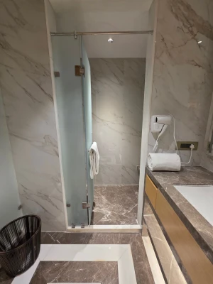 hotel with bar in shobhagpura, udaipur - grand continent a luxury collection udaipur
