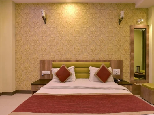 best day stay hotels in hotel golden leaf udaipur