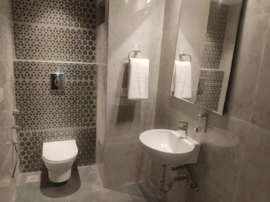 3 star hotel in udaipole, udaipur - hotel mumbai house express udaipur