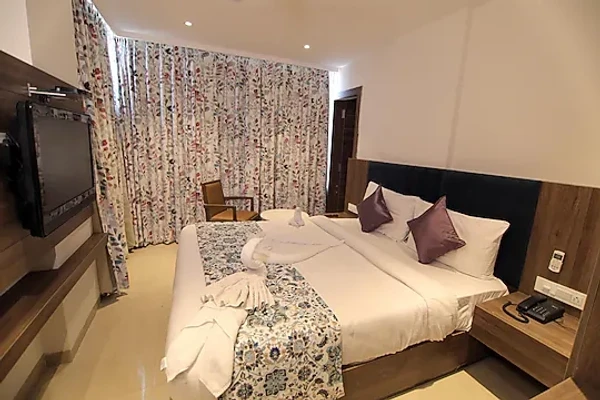 3 star hotel in udaipole, udaipur - hotel mumbai house express udaipur
