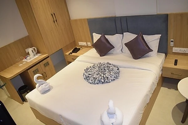 hotel room booking in udaipole, udaipur - hotel mumbai house express udaipur