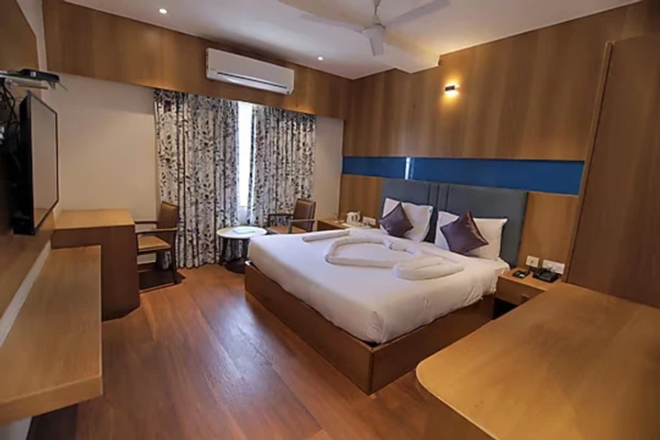 online room booking in udaipole, udaipur - hotel mumbai house express udaipur
