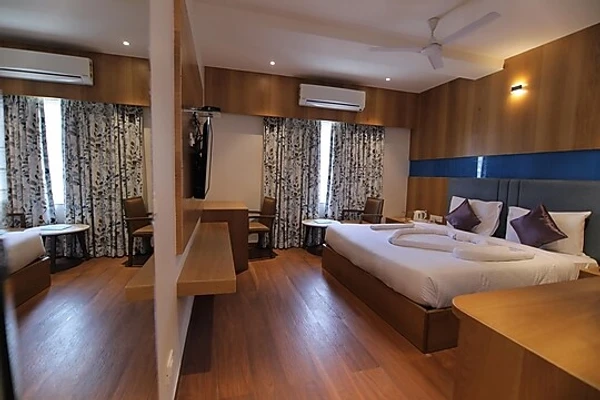 jacuzzi hotel in udaipole, udaipur - hotel mumbai house express udaipur