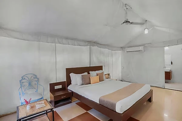 hotel with party hall in gorvdhan sagar lake, udaipur - jeevantara resort by alaya stays udaipur