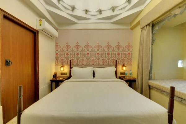 hotel near udaipur railway station - the fern bambora fort udaipur