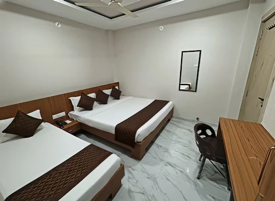 3 star hotel in railway station, ujjain - hotel loto central ujjain railway station
