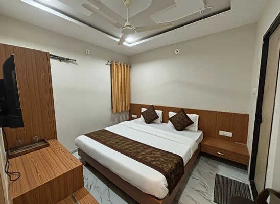 day stay hotels in hotel loto central ujjain railway station ujjain