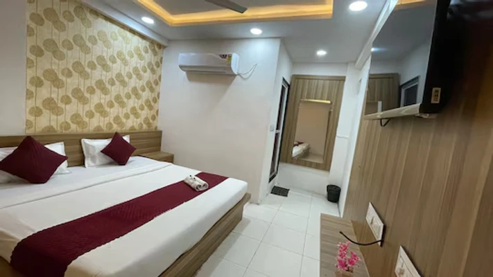 hotel near ujjain railway station - loto hotel mahakal temple ujjain tower chowk