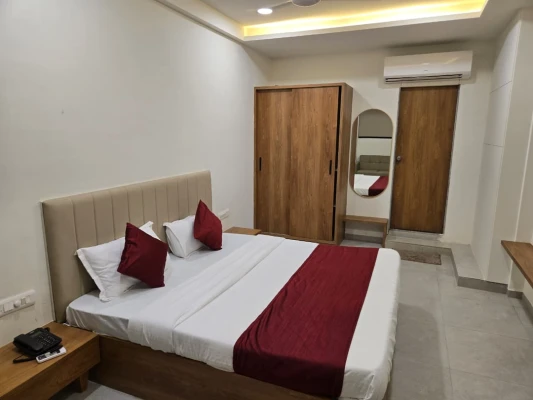 corporate hotels in gajraj hotel vadodara