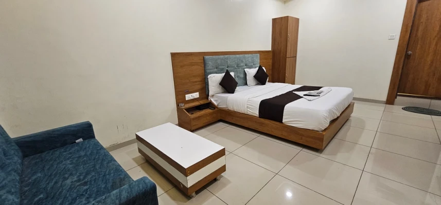 jacuzzi hotel in harni, vadodara - hotel akshar palace