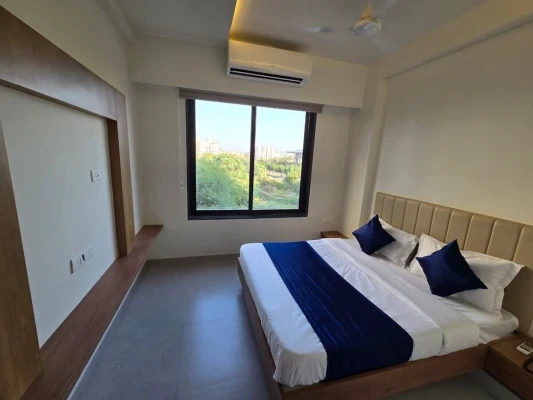 early check in hotels in hotel gajraj vadodara
