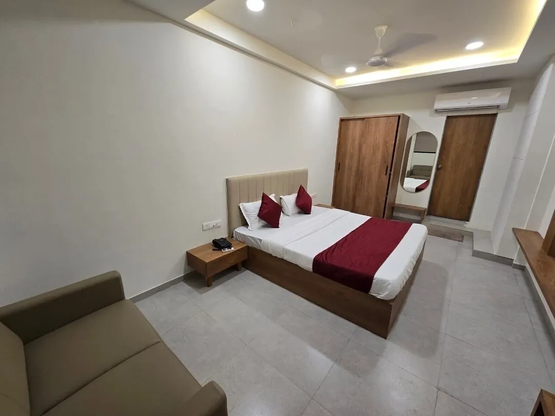 business travel hotels in hotel gajraj vadodara