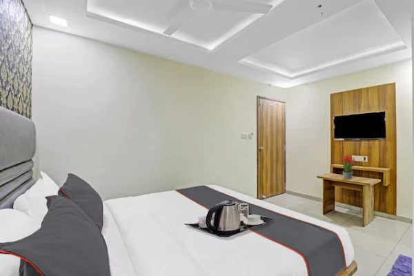 makarpura main road, vadodara hotel booking - hotel hill view