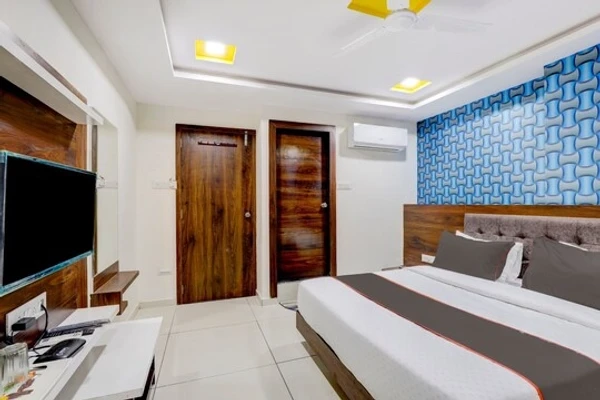 hotel in fatehgunj, vadodara for family - hotel lotus gold