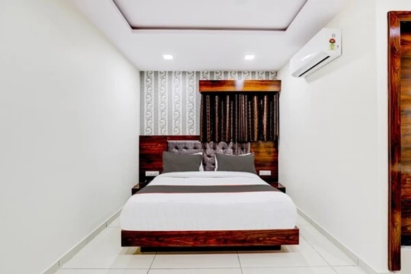 hotel with free parking in fatehgunj, vadodara - hotel lotus gold