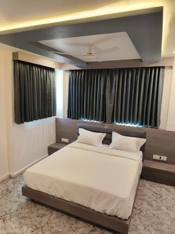 best hourly hotels in hotel r gold vadodara
