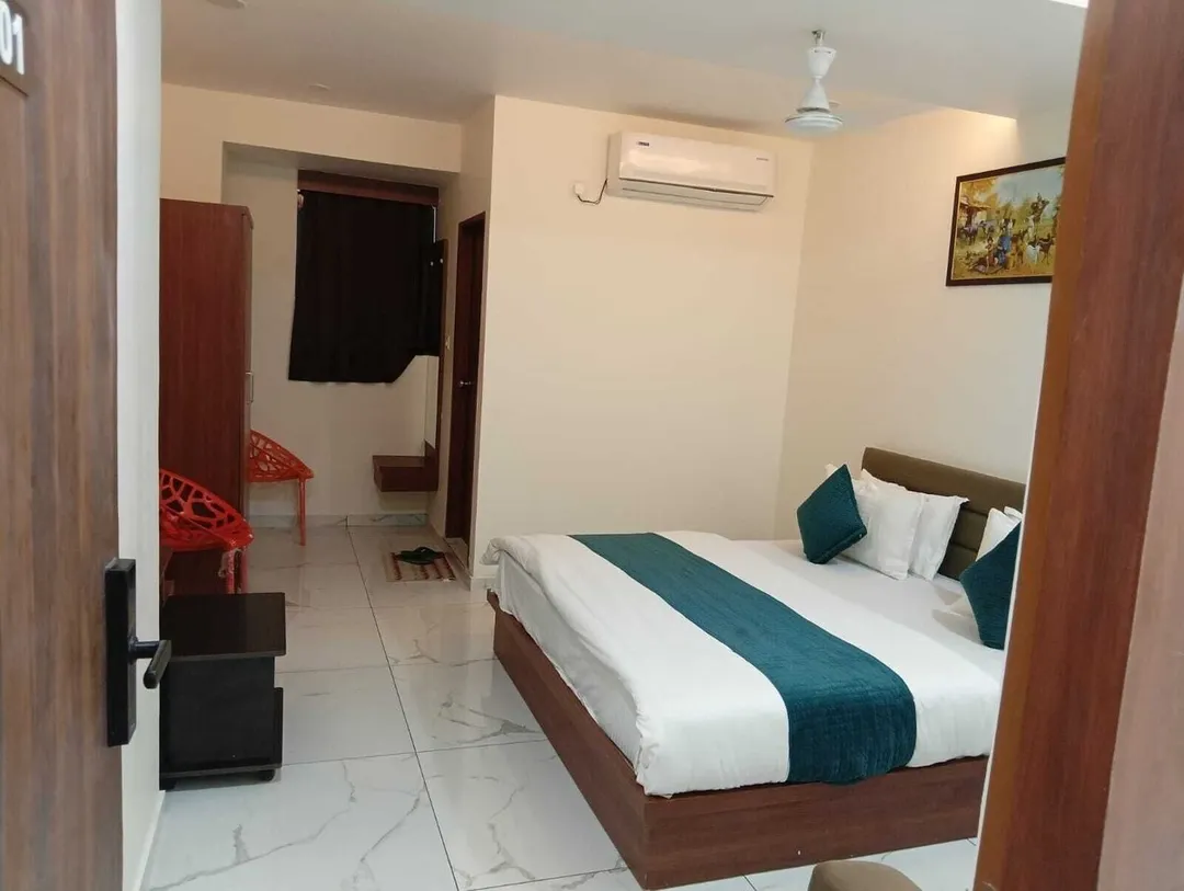 best short stay hotels in hotel rr inn vadodara