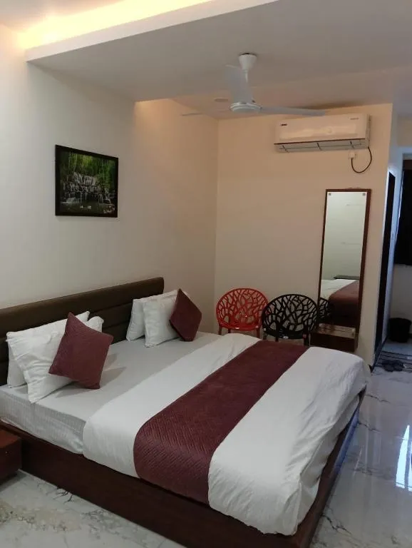 hotels for unmarried couples in hotel rr inn vadodara